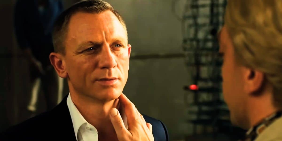 James Bond (Daniel Craig) with Silva (Javier Bardem) in 'Skyfall'