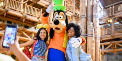 disney world hotel guests taking a picture with goofy