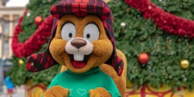 Earl the Squirrel in front of Christmas tree in Universal Studios Florida