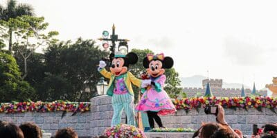 Mickey and Minnie Mouse on stage at Hong Kong Disneyland