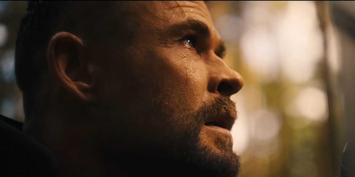 Chris Hemsworth looking to the sky as Thor in 'Avengers: Doomsday'