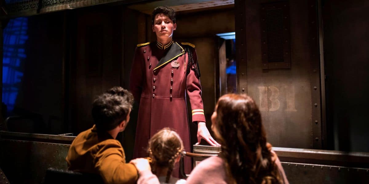 Cast member scares guests on Tower of Terror at Disneyland Paris