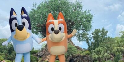 Bluey and Bingo in front of the Tree of Life at Disney's Animal Kingdom