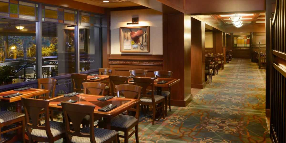 Interior of the Turf Bar at Saratoga Springs in Disney World
