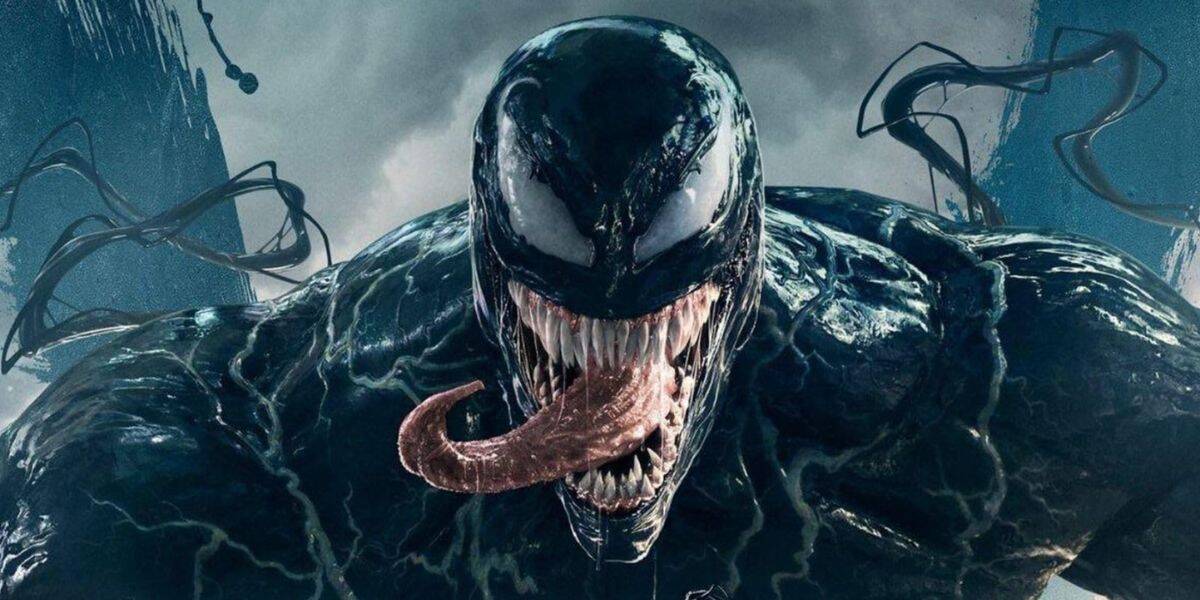 Venom showing off his sharp teeth in Tom Hardy film