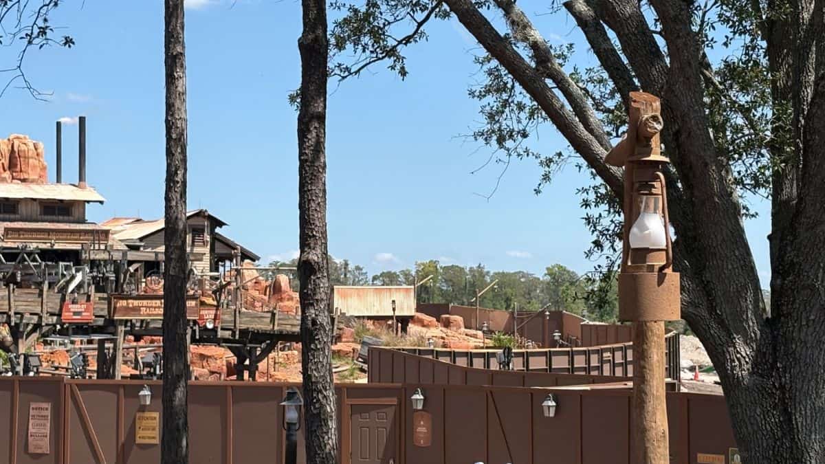 Big Thunder Mountain and Piston Peak construction