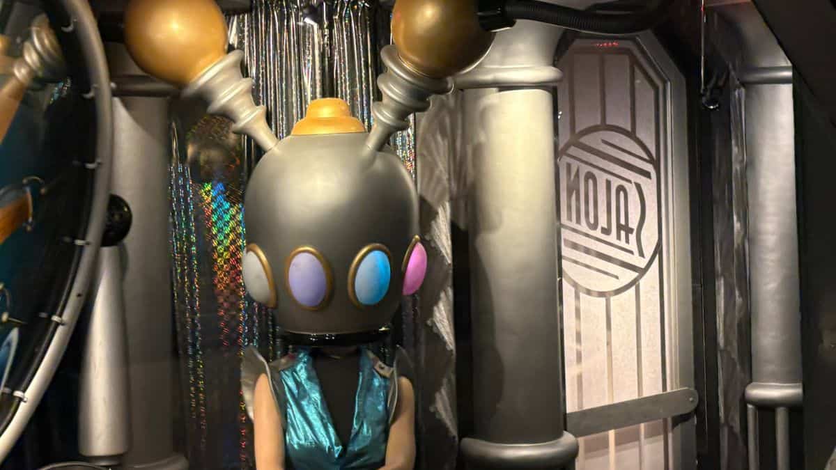 Futuristic Hair Salon Patron People Mover