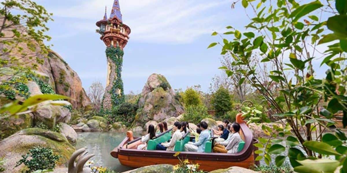 Guests on Rapunzel's Lantern Festival
