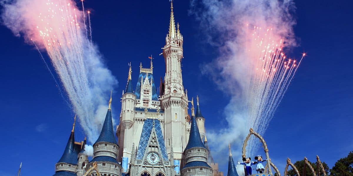 cinderella castle fireworks in magic kingdom