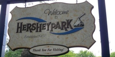 A "Welcome to Hersheypark" sign