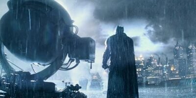 Ben Affeck's Batman on the rooftop next to the Bat signal in 'Batman v Superman: Dawn of Justice'