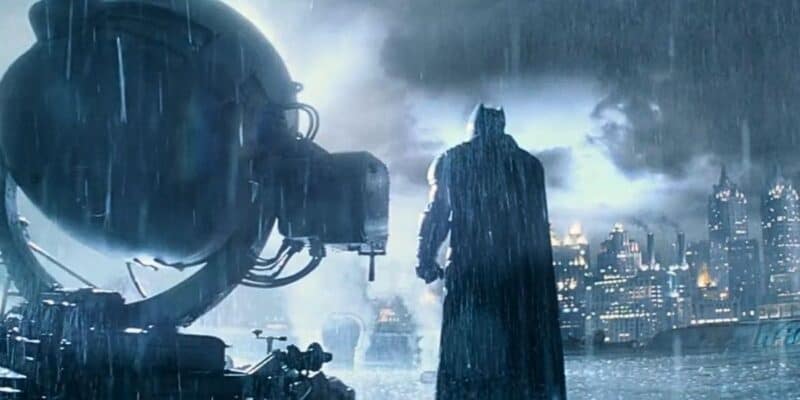 Ben Affeck's Batman on the rooftop next to the Bat signal in 'Batman v Superman: Dawn of Justice'