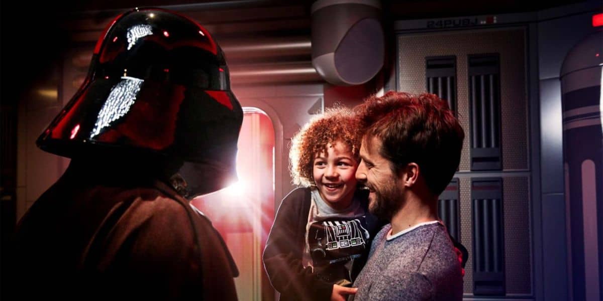 A child meets Darth Vader with their father at Starport
