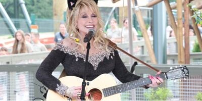 Dolly Parton singing in Dollywood theme park