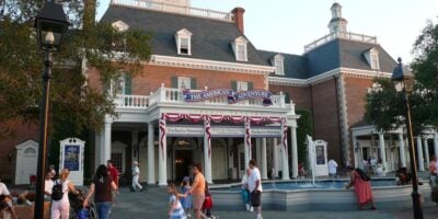 Guests around the fountain in the American Adventure World Showcase Pavilion at EPCOT