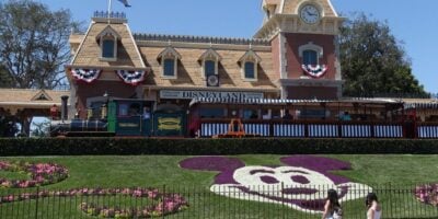 A Mickey topiary at the entrance to Disneyland Park.
