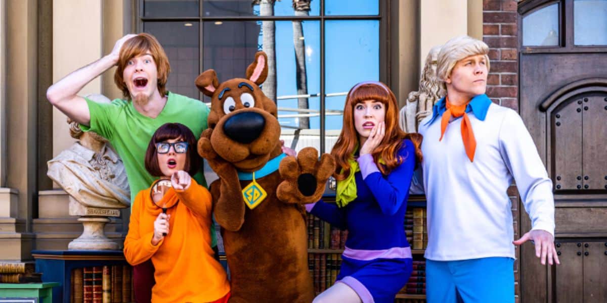 scooby gang at universal theme park