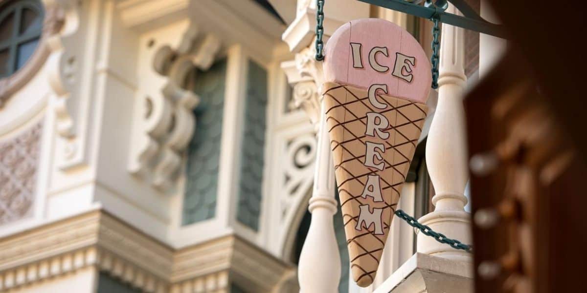 "Ice cream" sign at the ice cream company at disneyland paris