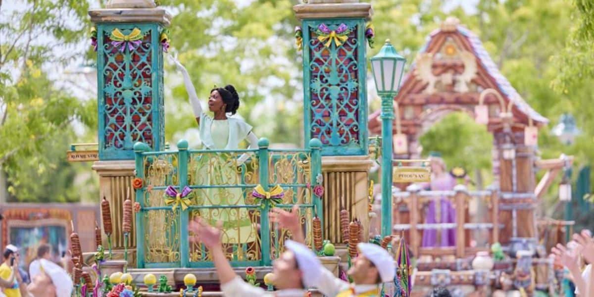 Princess Tiana in the Disney Princess Cavalcade