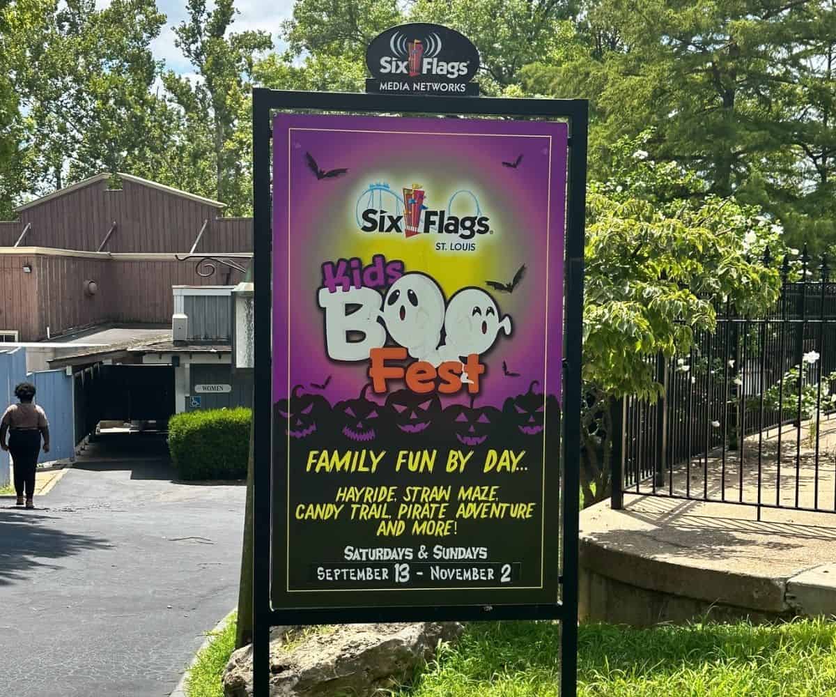Kids Boo Fest sign at Six Flags St. Louis