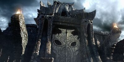 The imposing stone fortress with massive carved wooden doors and blazing fire atop its towers sets the stage for Universal’s Skull Island: Reign of Kong, capturing all the epic drama and anticipation as you approach the legendary King Kong Animatronic under swirling, stormy skies.