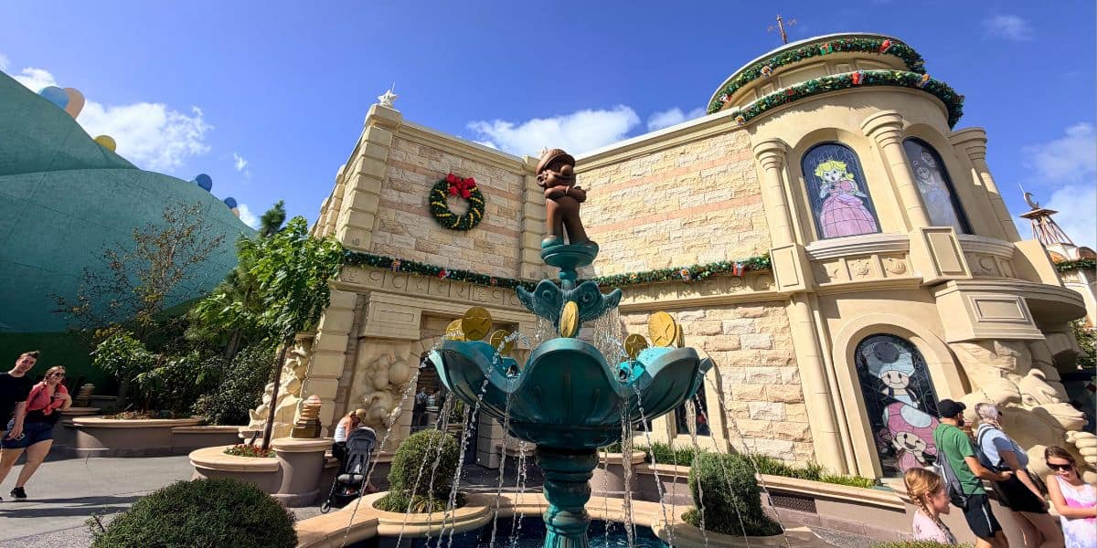 Mario fountain at Super Nintendo World.