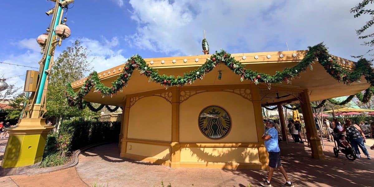 Main Street Bakery at Magic Kingdom dressed for the holidays.