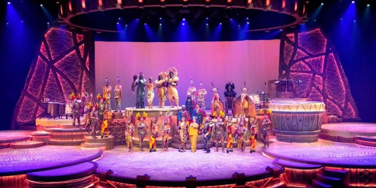 The Lion King: Rhythms of the Pride Lands performers on stage at Disneyland Paris